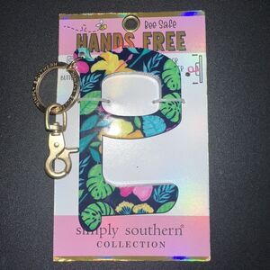 Simply Souther Bee Safe Door Grabber Hands Free Door Opener Green